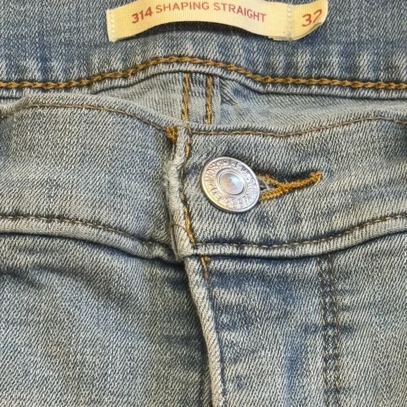 Women's Levi's Classic Light Blue Jeans - Picture 5 of 6